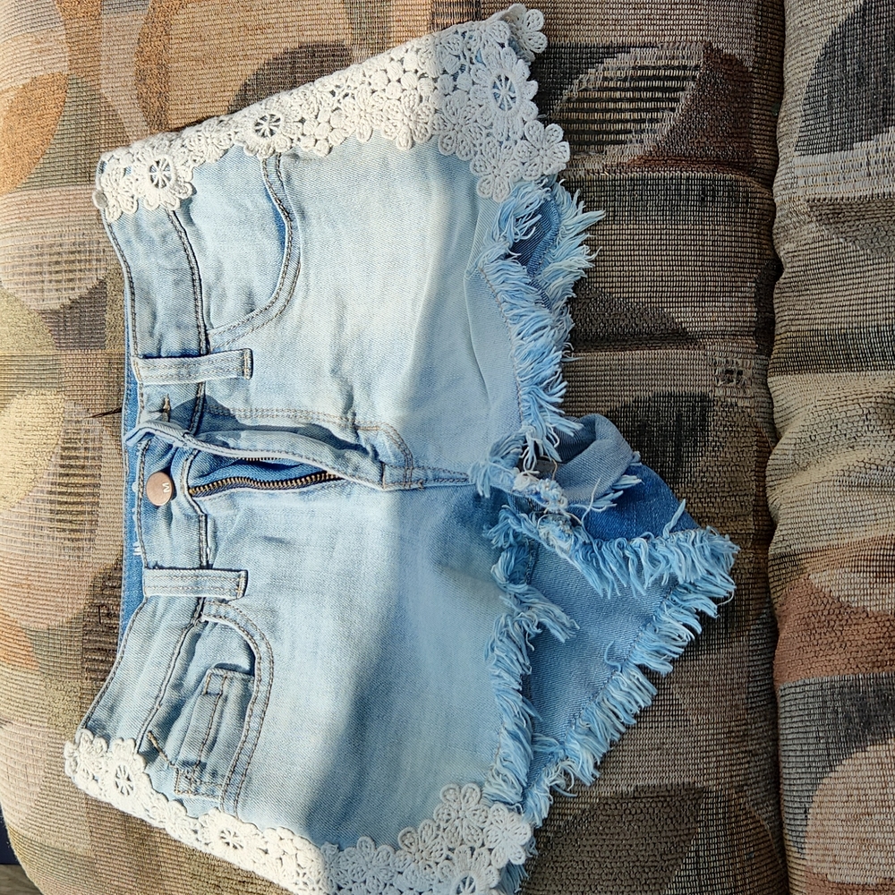 Mossino lacey jean shorts